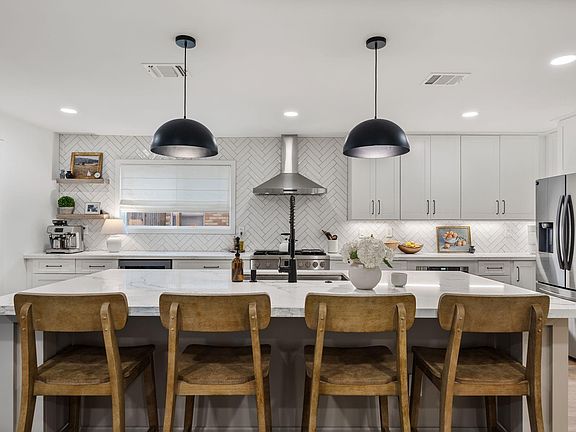 3rd image of 9206 Kapri Ln
