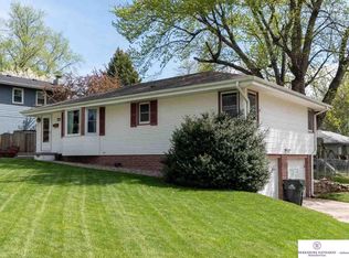 601 Hogan Dr, Papillion, NE 68046