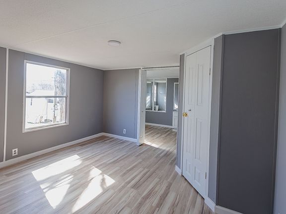 4th image of 300 Randell Dr