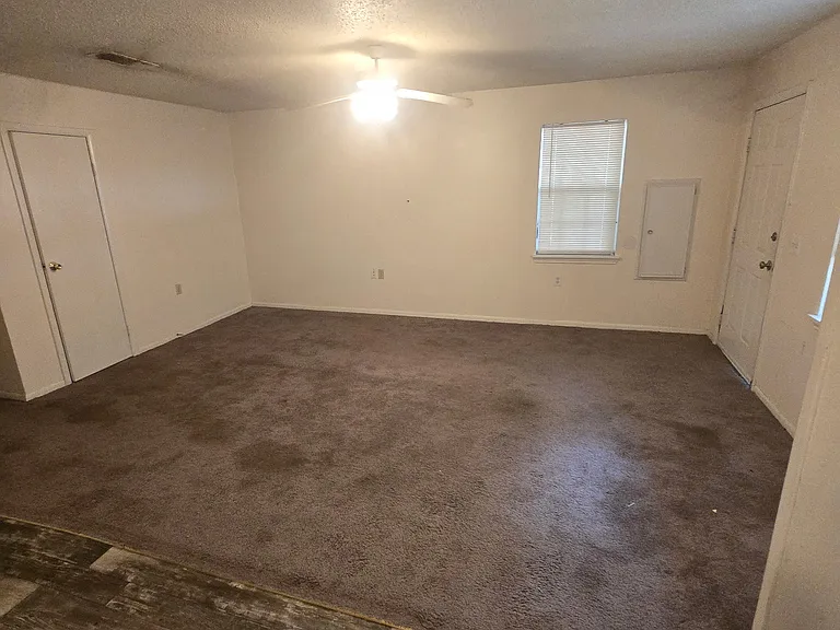 614 Moran St — Photo 2