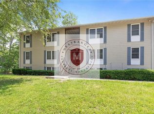 300 NW Vesper St, Blue Springs, MO 64014