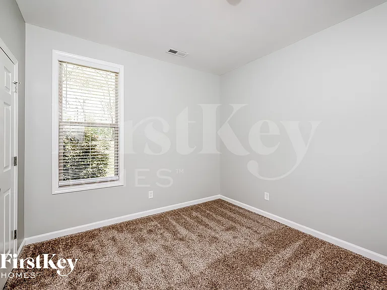 1256 Washington Dr — Photo 12