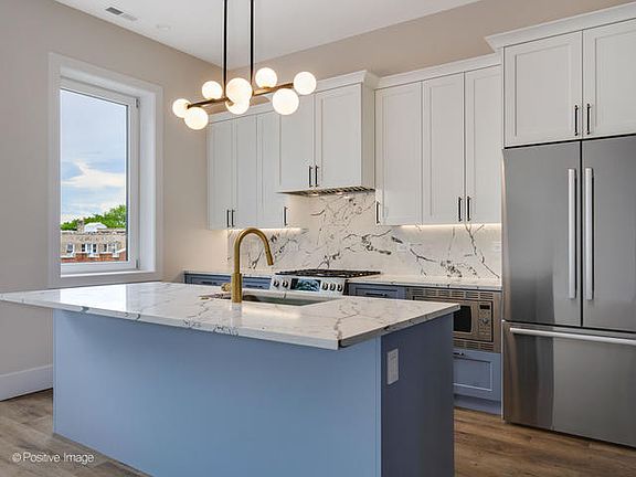 2nd image of 1934 W Belmont Ave #3W