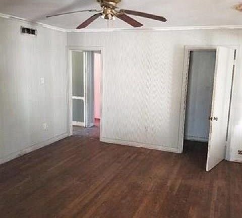 2nd image of 201 E Jewell Dr