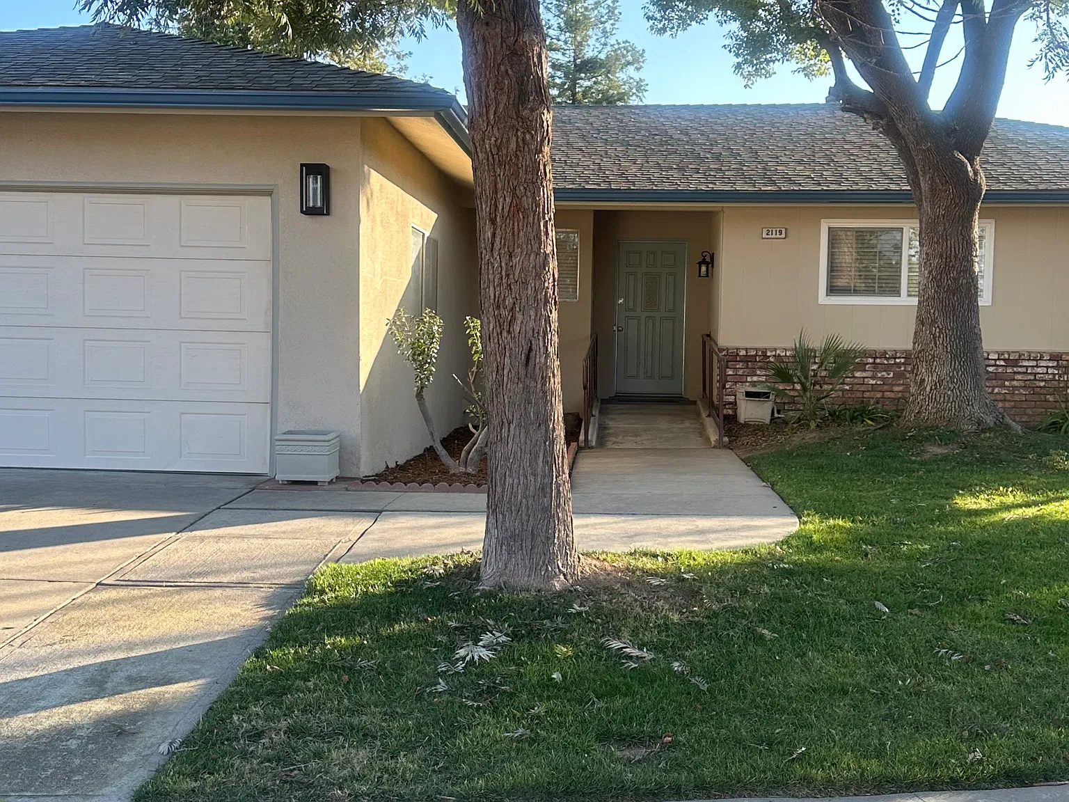 4 bed, 1950 sqft, $2,500 — Photo 2