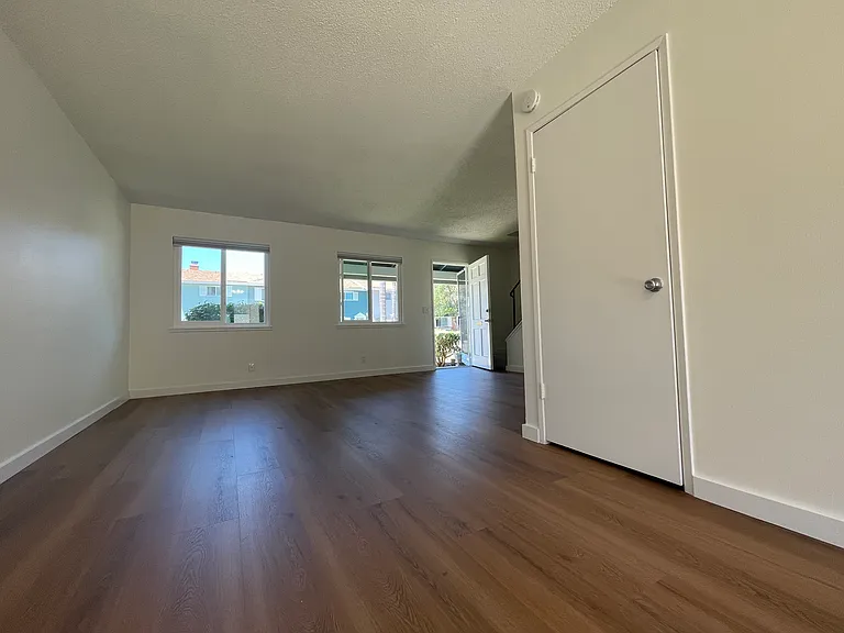 9856 Continental Dr — Photo 3