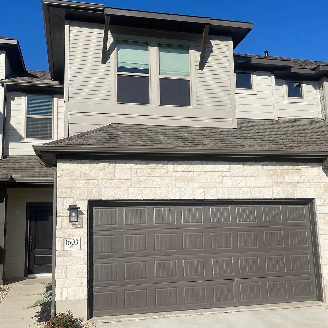 3 bed, 2.5 bath, 1589 sqft, $2,200 — Photo 2