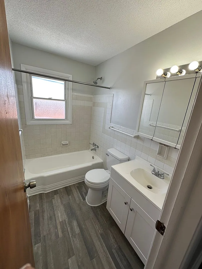 2 bed 1 Bath Apartment Home located in Speedway! Wayne Township — Photo 4