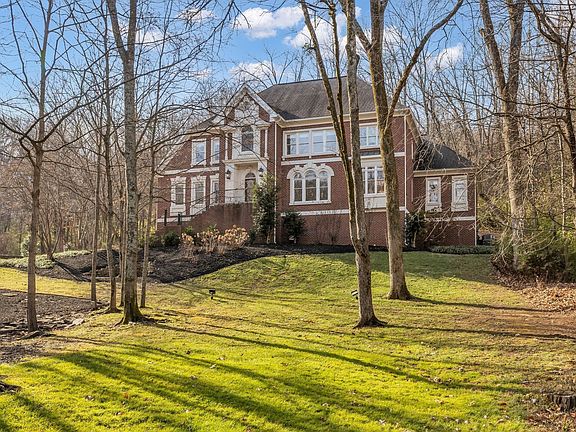 3rd image of 553 Grand Oaks Dr