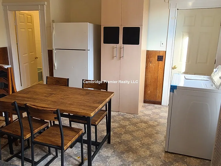 543 Broadway — Photo 4