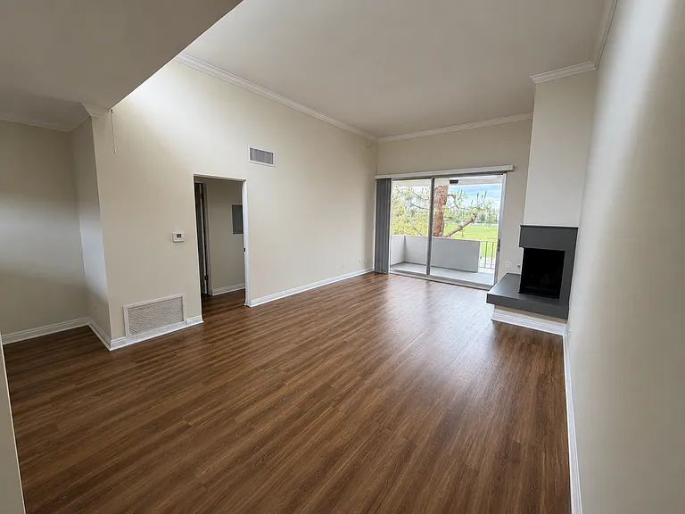 Hazeltine Apartments — Photo 5