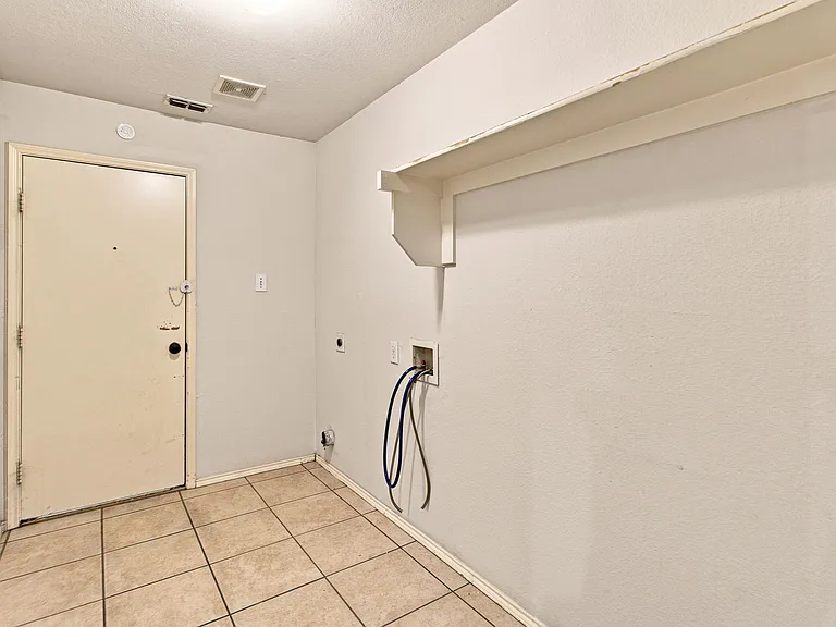 5905 Calloway Dr — Photo 23