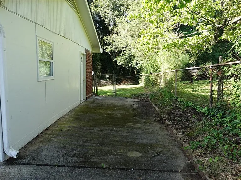 186 Zelma St SW — Photo 5