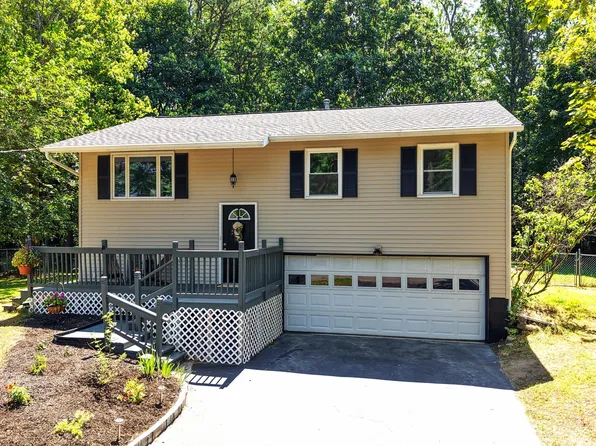 17 Red Coach Trail, Ballston Spa, NY 12020
