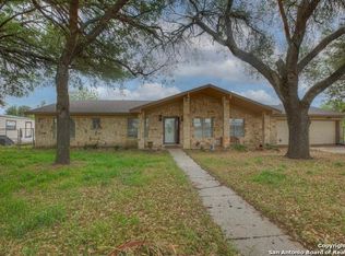 1010 Country Oaks Dr, Luling, TX 78648
