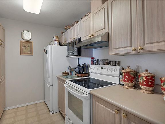 5th image of 280 Dogwood St #209