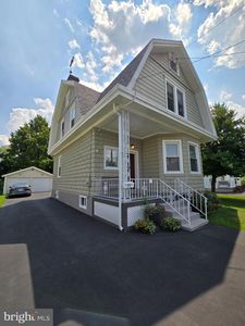 17 Holly Ave, Langhorne, PA, 19047
