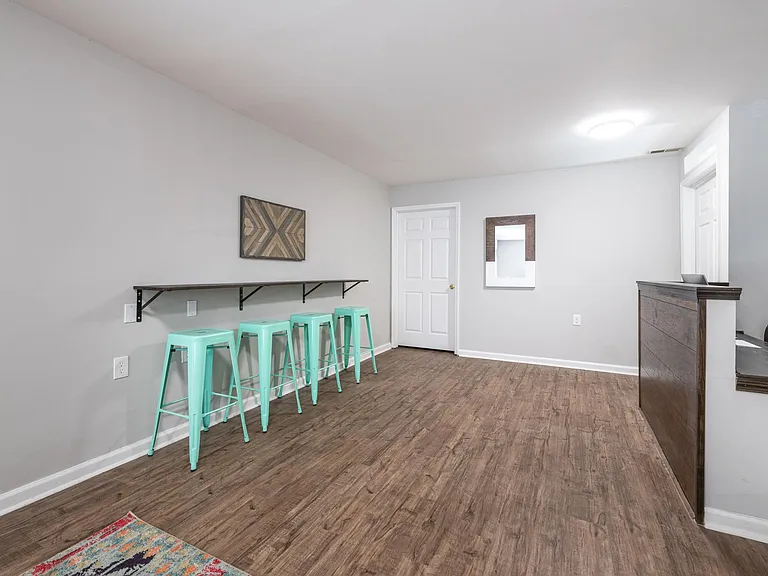 Crown Point at Kingsport Drive — Photo 30
