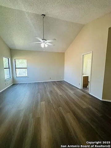 3235 Tree Grove Dr — Photo 14