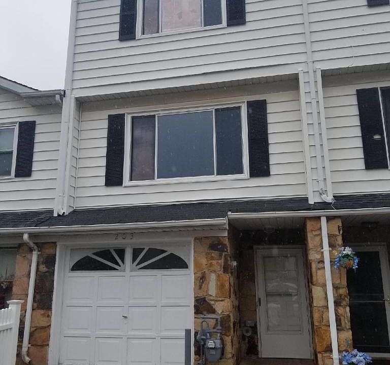 1st image of 203 Carlyle Grn