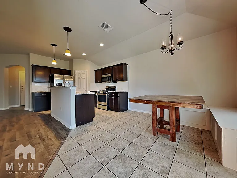 351 Langely — Photo 10