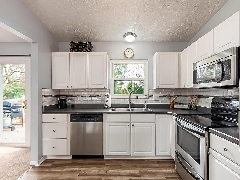 2120 Sari Lynn Ct — Photo 4