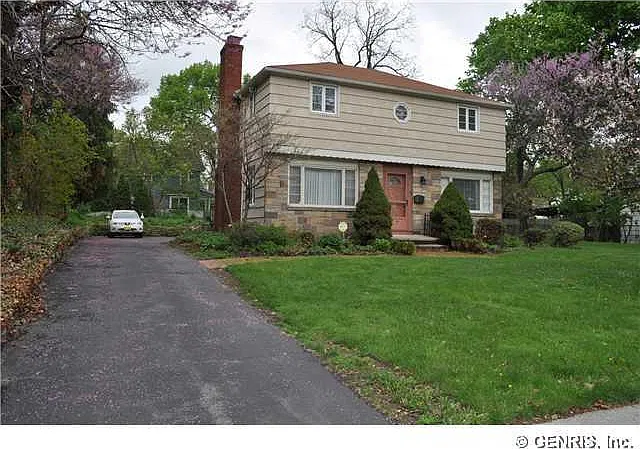 3 bed, 1642 sqft, $2,100 — Photo 1