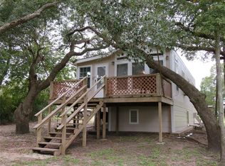 46 Riverside Dr, Palacios, TX 77465