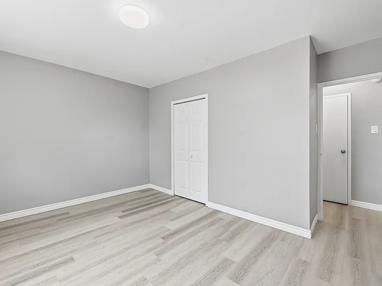 1205 Fennell Ave E — Photo 14