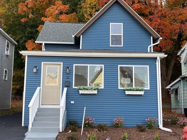 17 Temple St, Holyoke, MA 01040