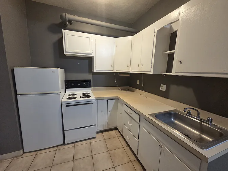 1688 Beacon St #B3 — Photo 4