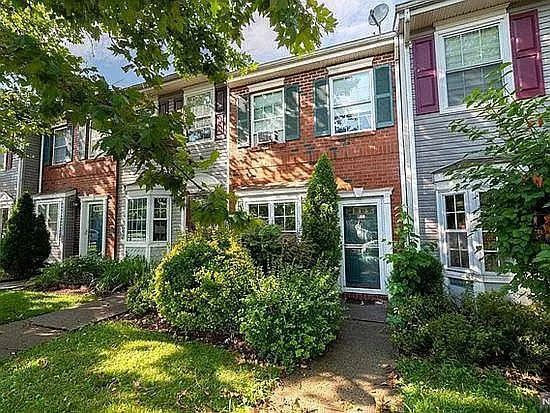 11 Clarion Ln — Photo 1