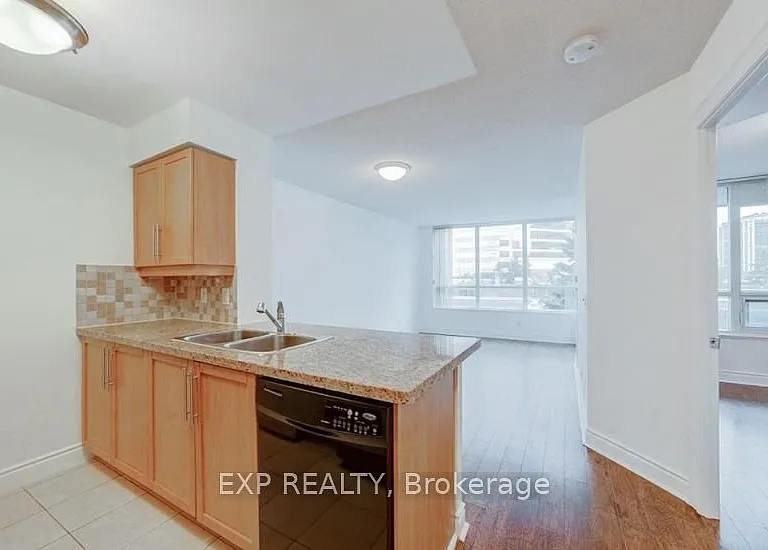25 Greenview Ave #422 — Photo 3