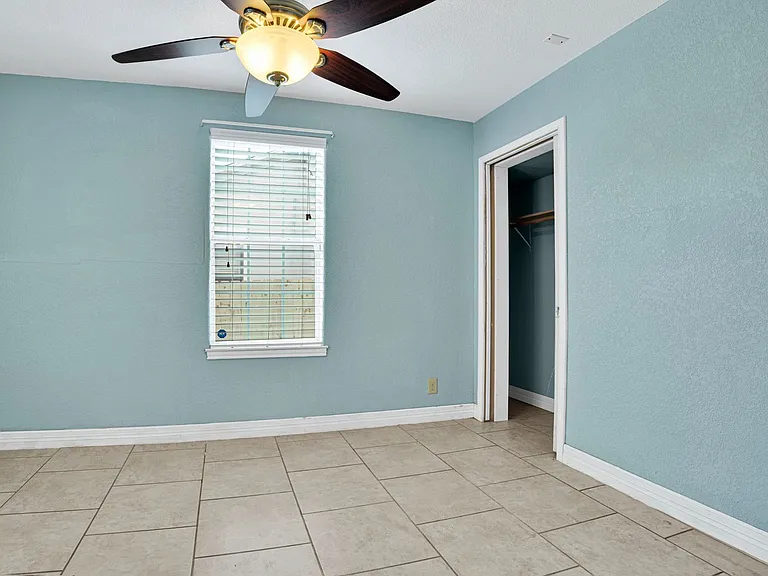 1615 W Commerce St — Photo 11
