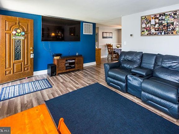 5th image of 107 Coronet Dr