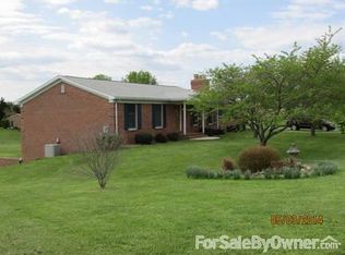 71 Country Ln, Falling Waters, WV 25419