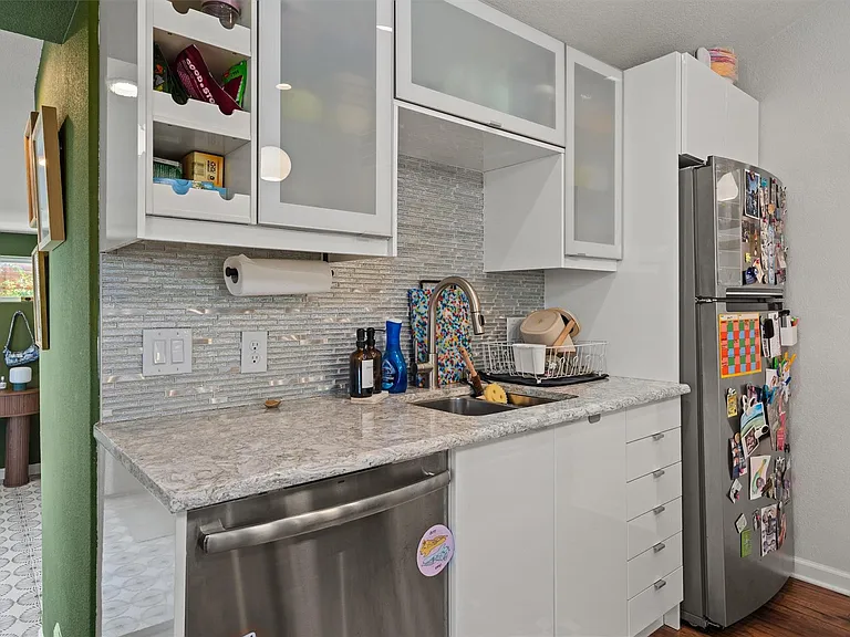 1147 Webberville Rd — Photo 12