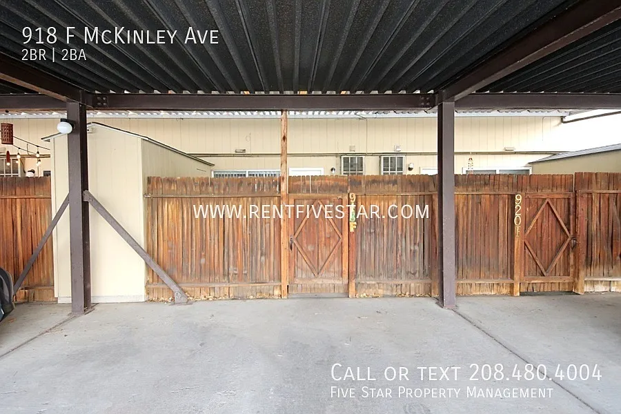 Spacious McKinley Townhome Available! — Photo 2