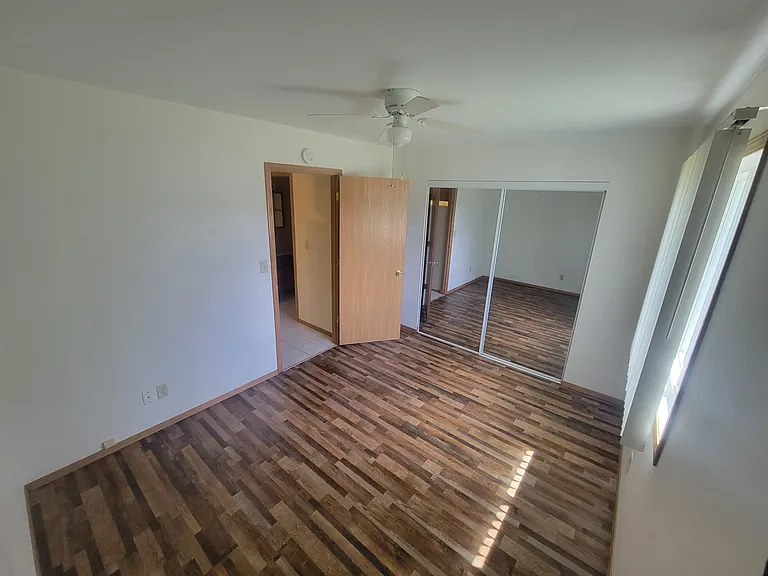1709 La Crescent St #118 — Photo 9