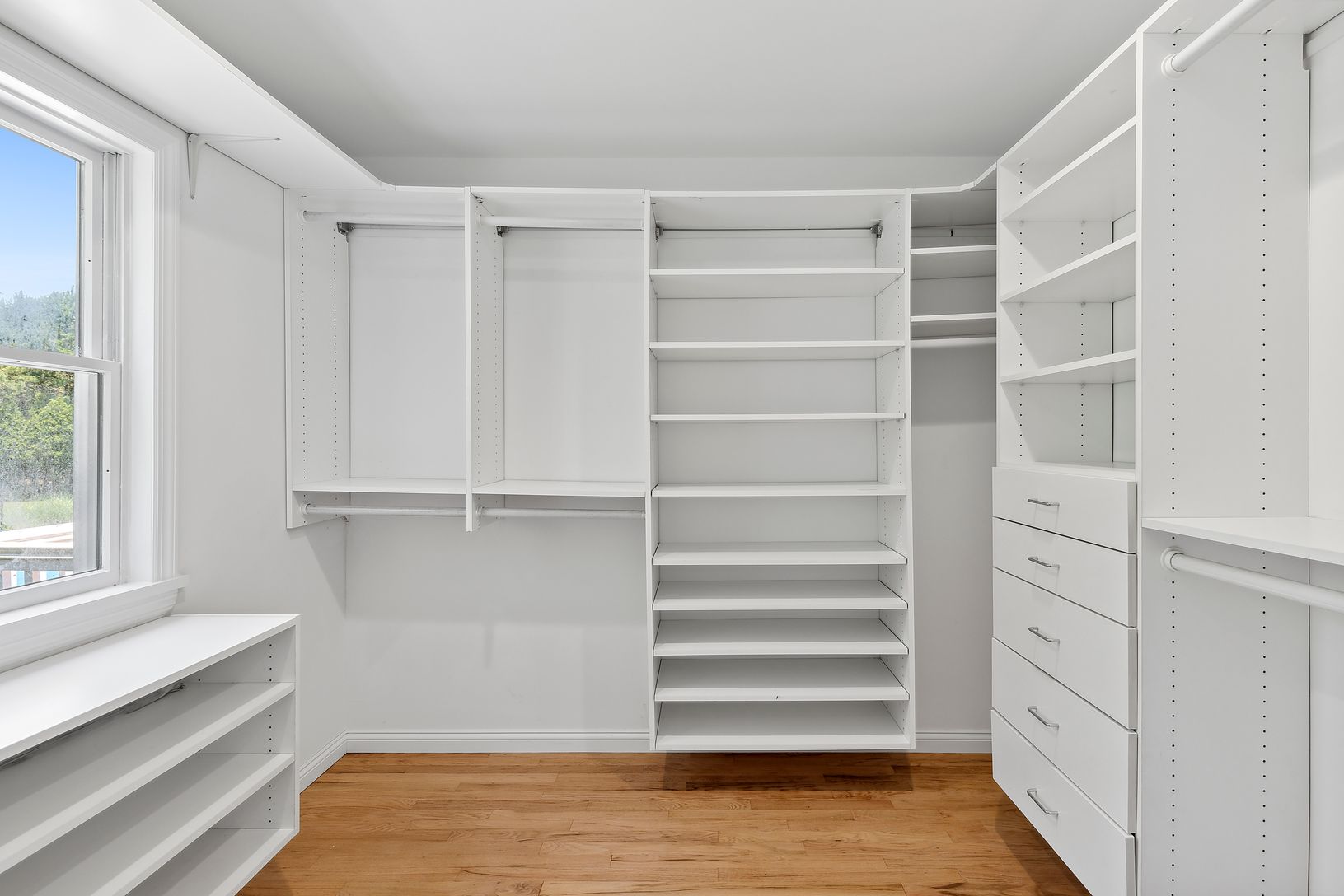  Primary walk in closet