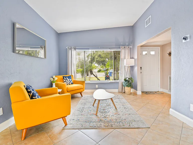 2420 Mineola Dr S — Photo 22
