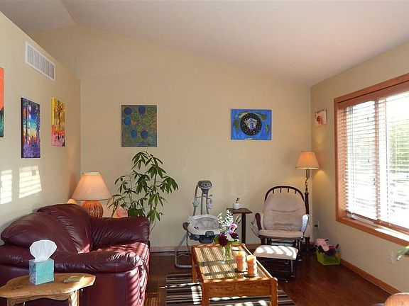 3rd image of 109 Swan Ln