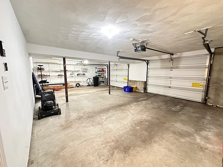 322 Lowell St — Photo 30