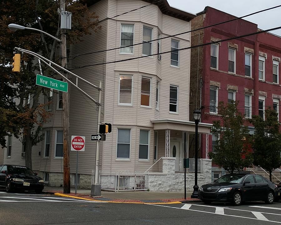Front facing New York Avenue