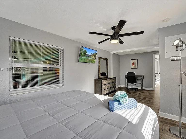 529 NW 8th St — Photo 36
