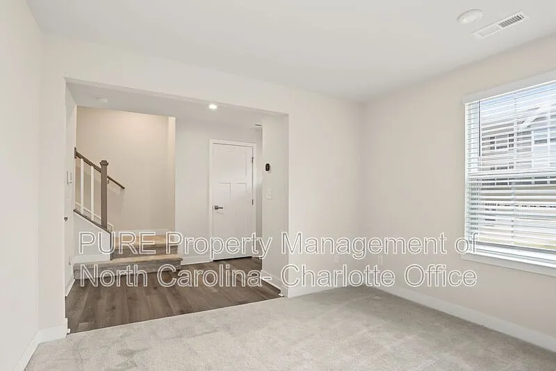3 bed, 2.5 bath, 1676 sqft, $1,900 — Photo 4