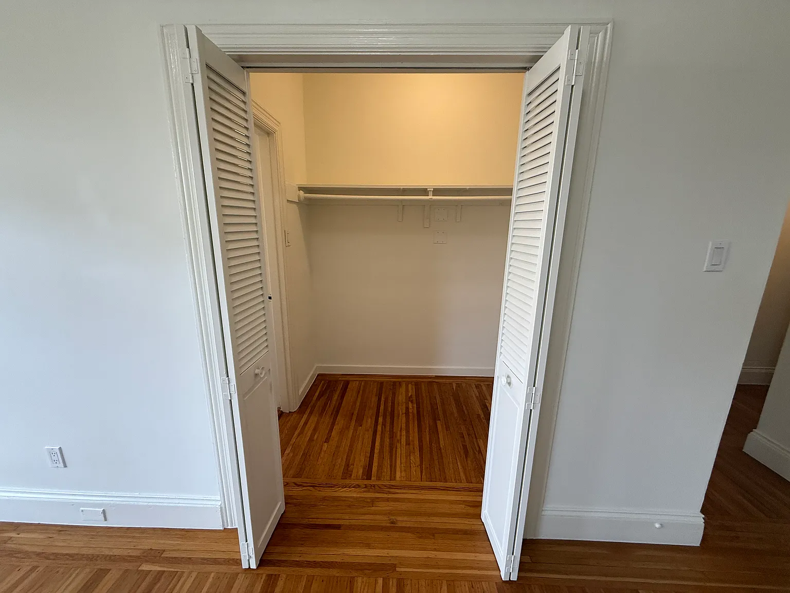 Studio, 425 sqft, $2,900 — Photo 4