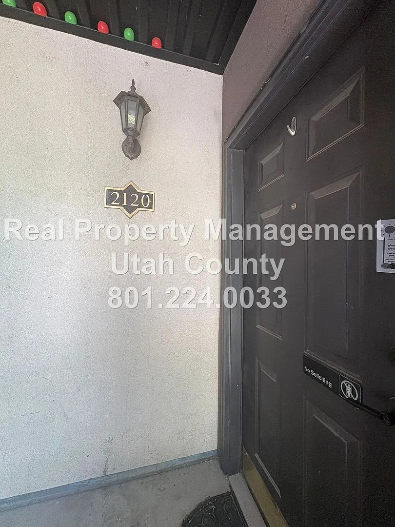 Half Off First Months Rent! Condo in Saratoga Springs — Photo 2
