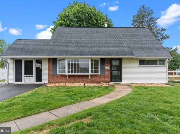 9 Queensbridge Rd, Levittown, PA 19057