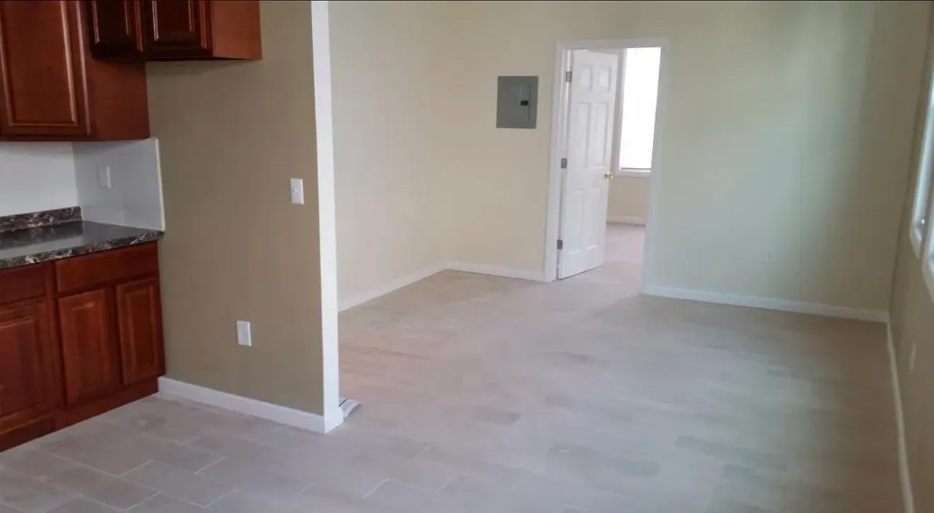 2 bed, 1000 sqft, $1,900 — Photo 3